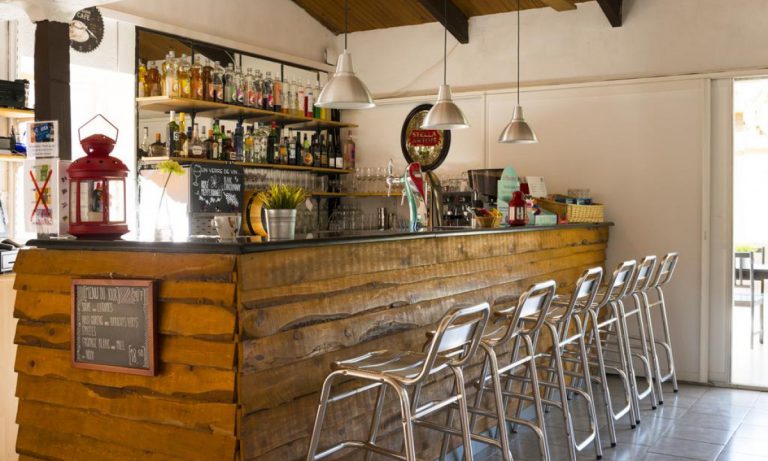 Camping Les Collines de Castellane bar 768x461