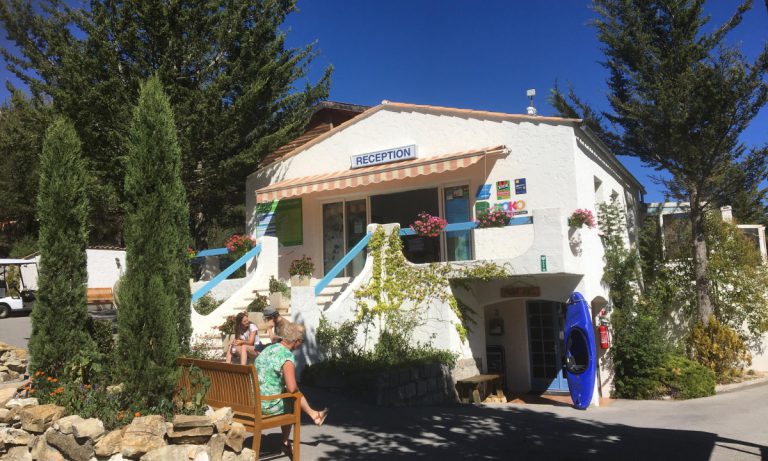 Camping Les Collines de Castellane receptie 768x461