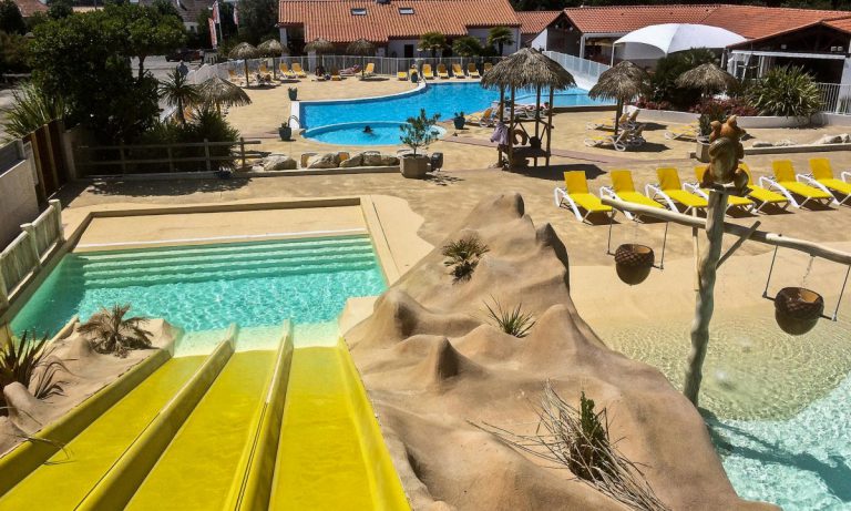 Camping Les Ecureuils glijbanen 768x461