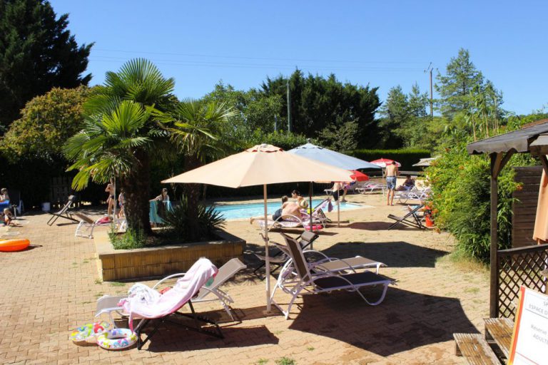 Camping Au P tit Bonheur terras 768x512