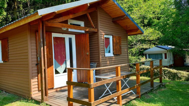 Camping Bois de Gravière chalet huren wintersport Frankrijk 768x432