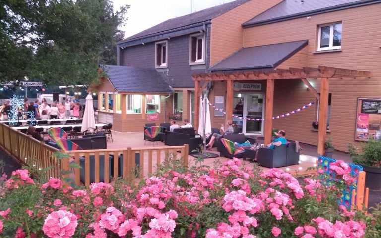 Camping Bois de Gravière terras 768x480