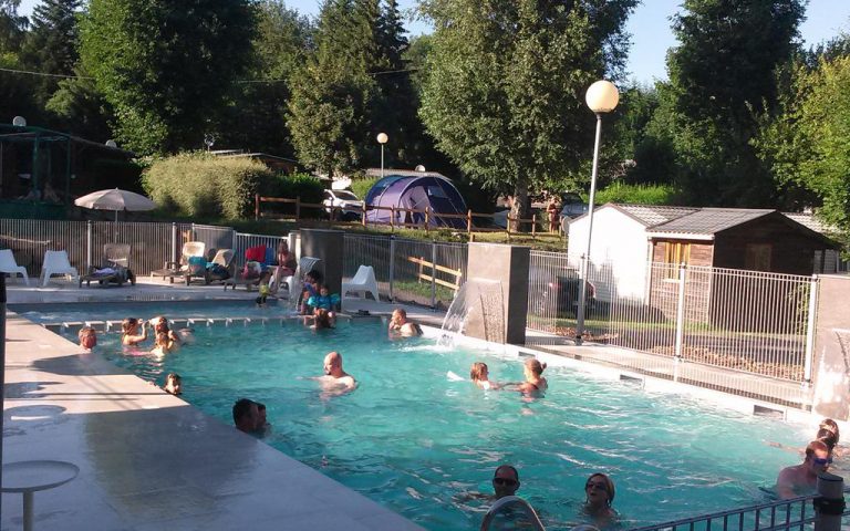 Camping Bois de Gravière zwembad 768x480