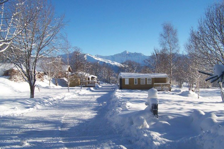 Camping Caravaneige du Col wintercamping 768x512