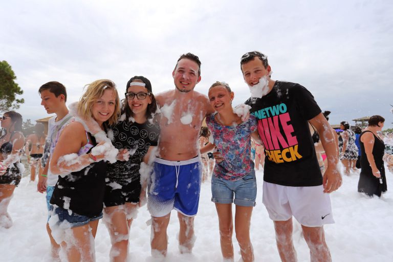 Camping Domaine de la Dragonnière schuimparty 768x512