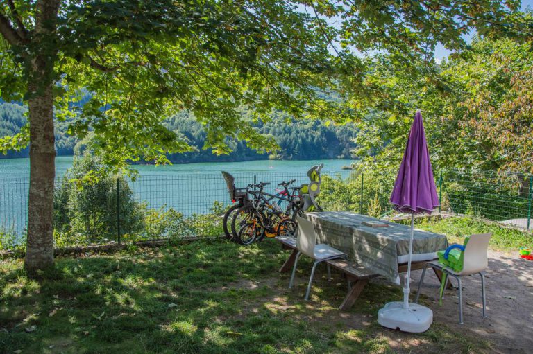 Camping Du Lac Villefort staanplaats 768x511