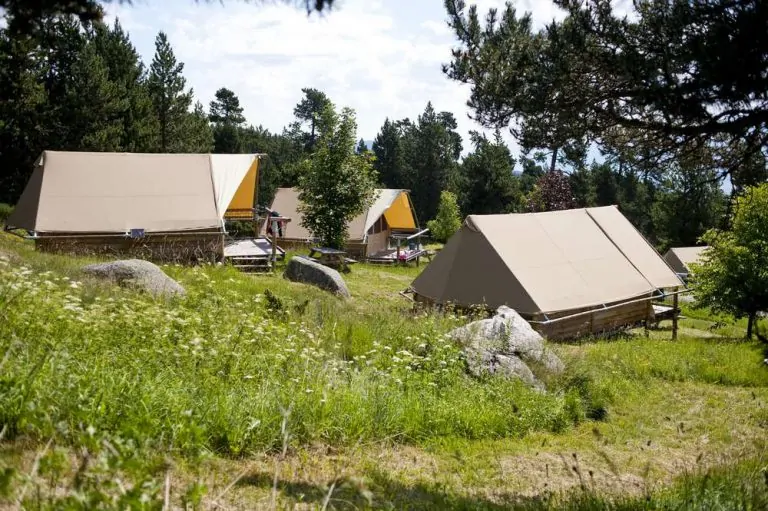 Camping Huttopia Font Romeu lodgetent huren 768x511