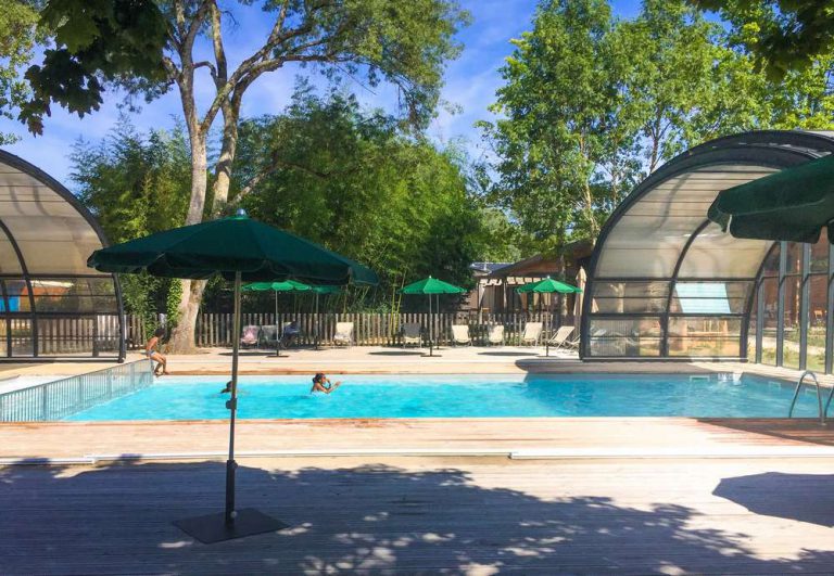 Camping Huttopia Les Châteaux overdekt zwembad 768x531