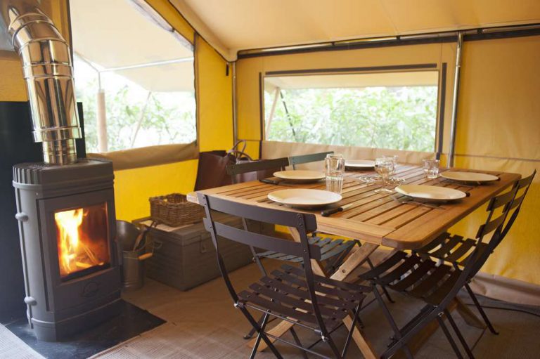 Camping Huttopia Rambouillet lodgtenet huren verwarming 768x511