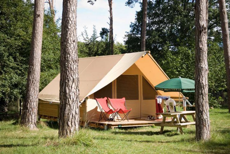 Camping Huttopia Rambouillet safaritent huren herfst Frankrijk 768x514