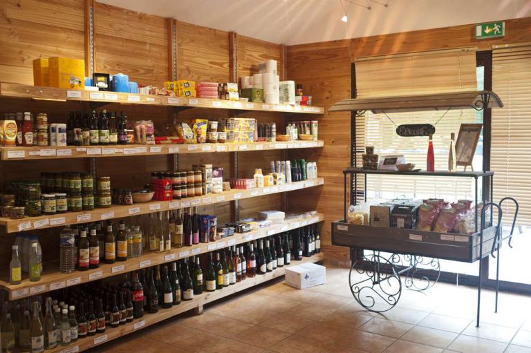 Camping Huttopia Rambouillet winkeltje 768x511