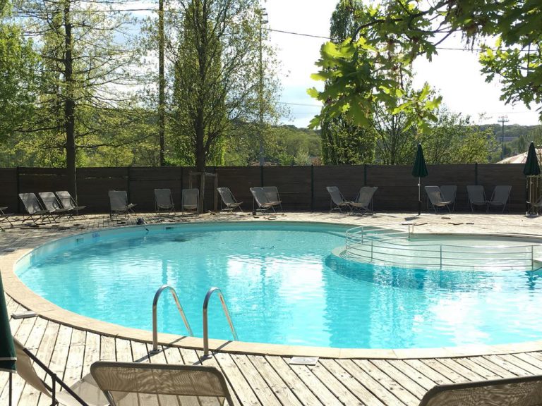 Camping Huttopia Versailles zwembad 2 768x576