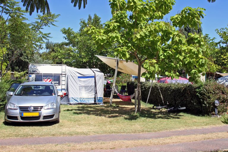 Camping La Brande staanplaats 768x512