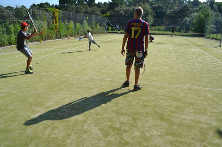 Camping La Sousta tennisbaan 768x511