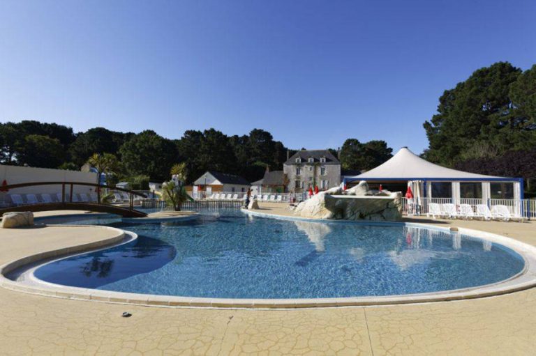 Camping Le Château Du Petit Bois zwembad 2 768x511