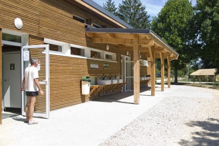 Camping Le Nid du Parc sanitair 768x511