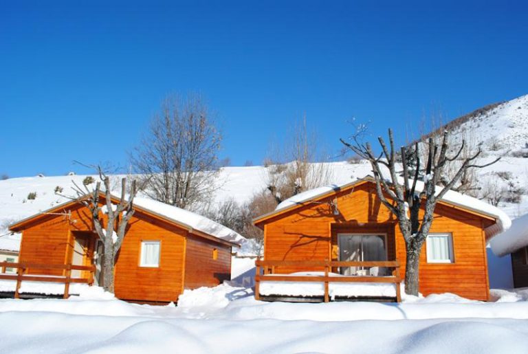 Camping Les Auches chalet huren wintersport 768x515