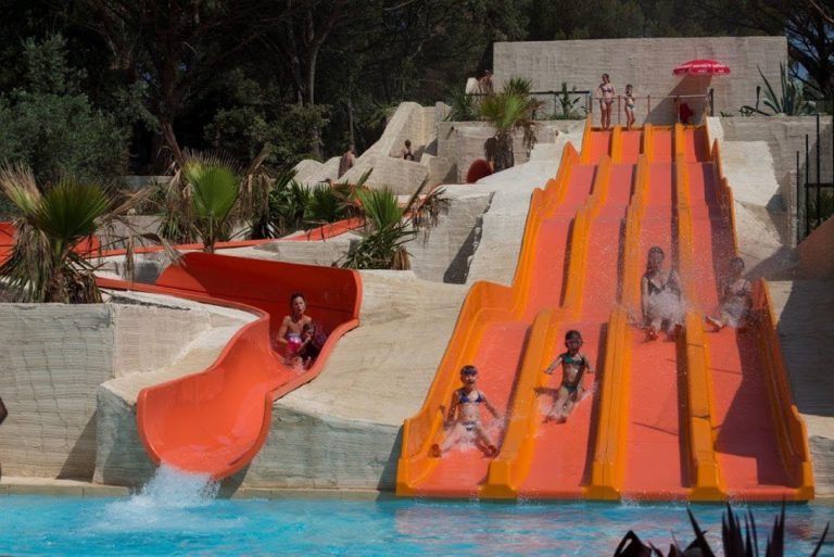 Camping Les Cigales glijbanen 768x513