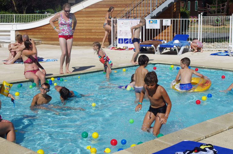 Camping Les Portes Du Beaujolais peuterbad 768x509