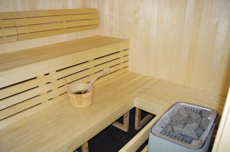 Camping Les Portes Du Beaujolais sauna 768x508