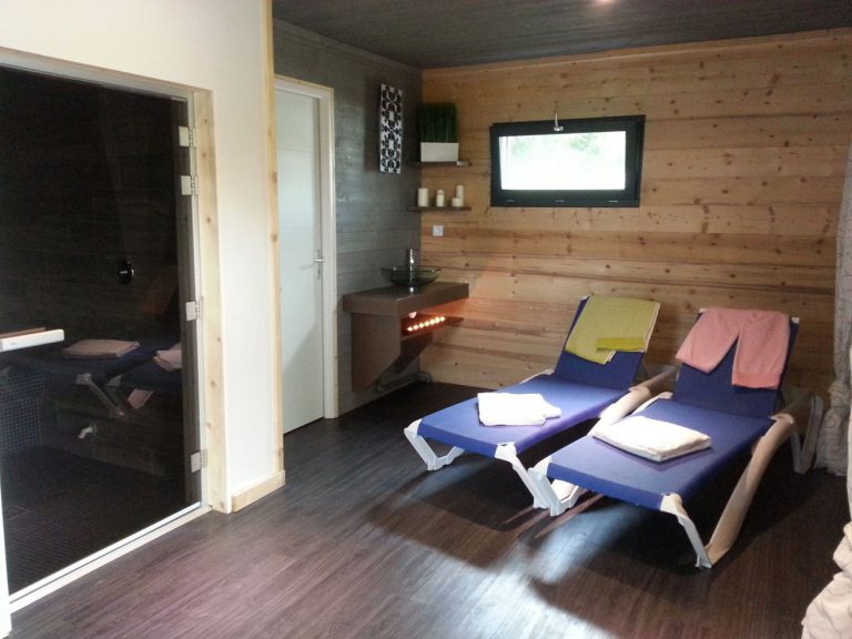 Camping Les Portes Du Beaujolais wellness 768x576