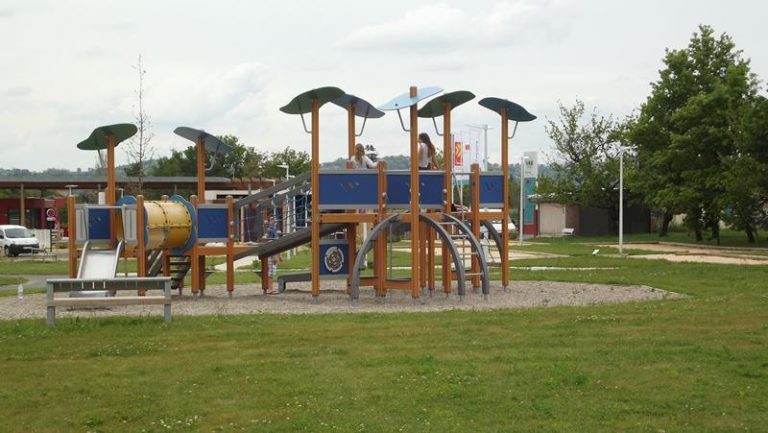 Camping Lot et Bastides speeltuin 768x433