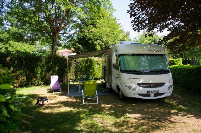 Camping Mijeannes staanplaatsen 768x511