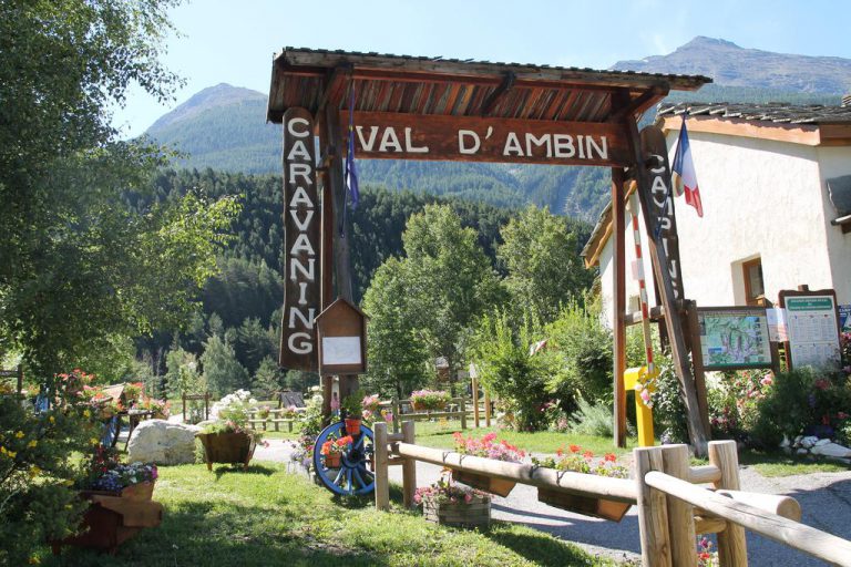 Camping Municipal Le Val D Ambin entree 768x512