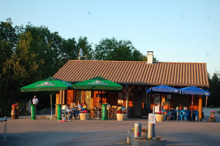 Camping Porte des Vosges terras 768x511