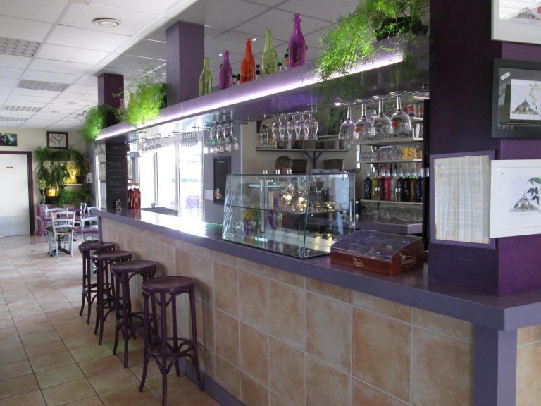 Camping Saint Michel Mont Saint Michel bar 768x576