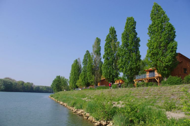 Camping Sites et Paysages Kanopée Village chalet huren 768x509