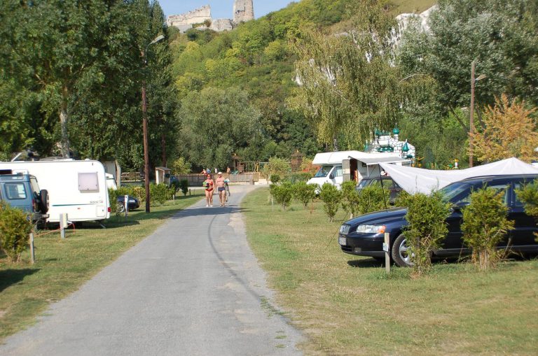 Camping de l Ile des 3 Rois staanplaats 768x509