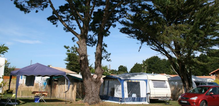 Camping du Vieux Château Tharon Plage staanplaatsen 768x371