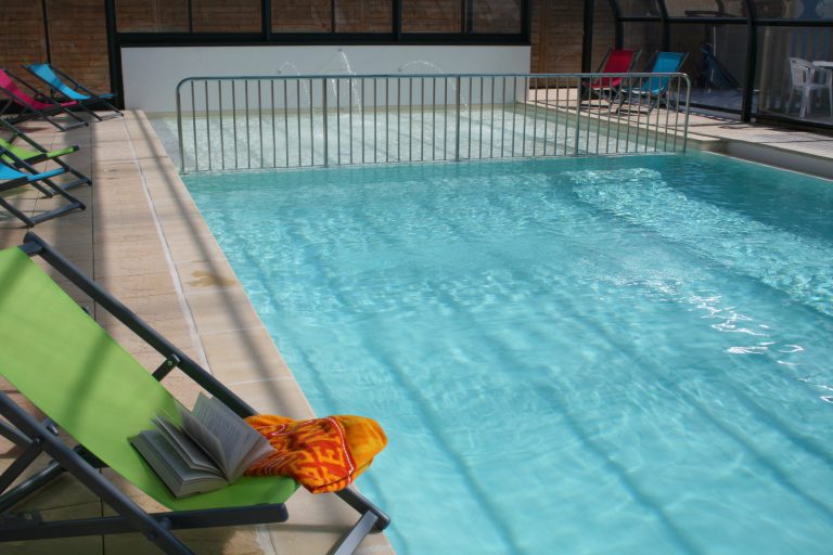 Camping du Vieux Château Tharon Plage zwembad met kinderbad 768x512