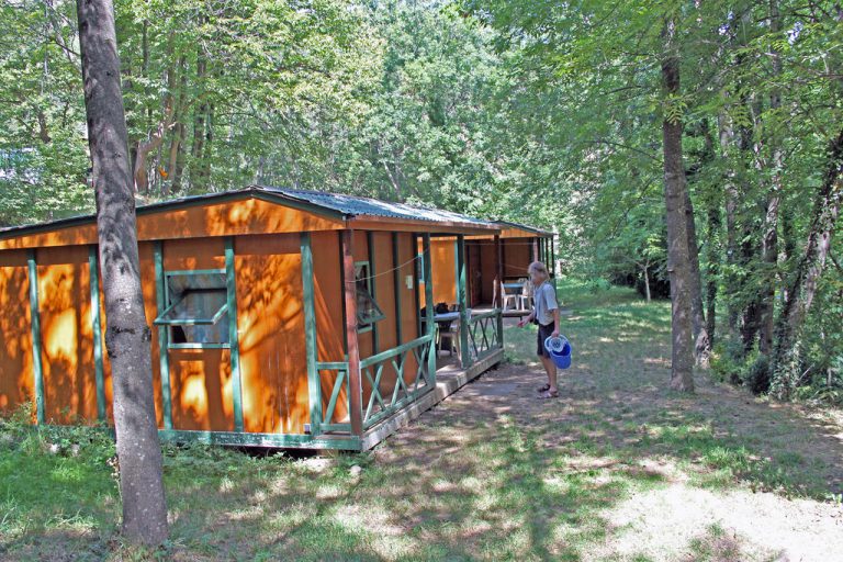 Camping le P Tit Bonheur chalet huren 768x512