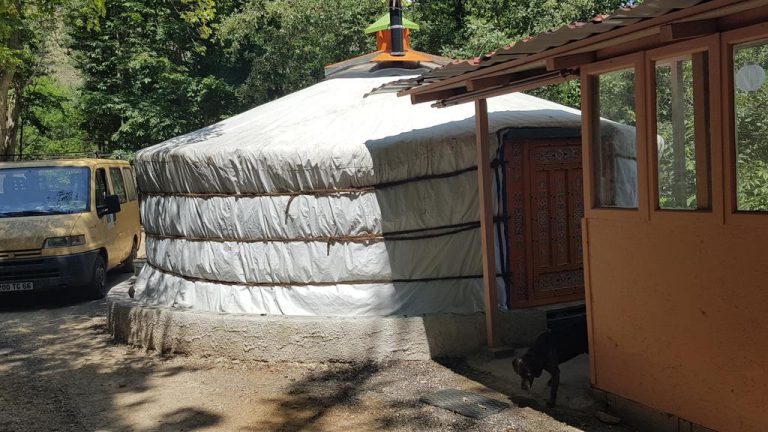 Camping le P Tit Bonheur yurt huren 768x432