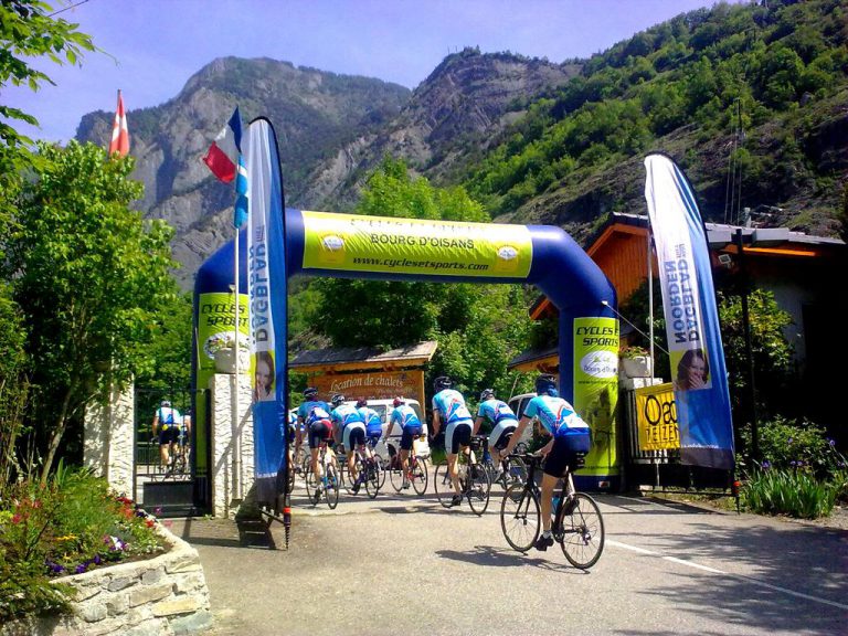 Camping les Cascades Le Bourg d Oisans wielrennen 768x576