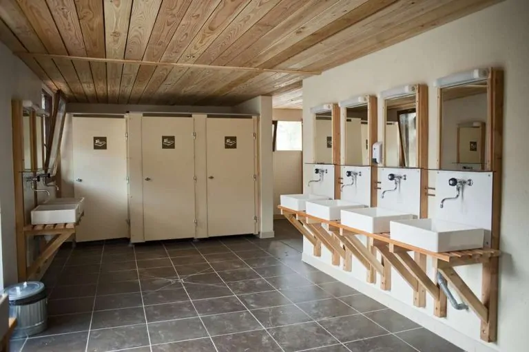 Campinga Huttopia Vallouise sanitair 768x511