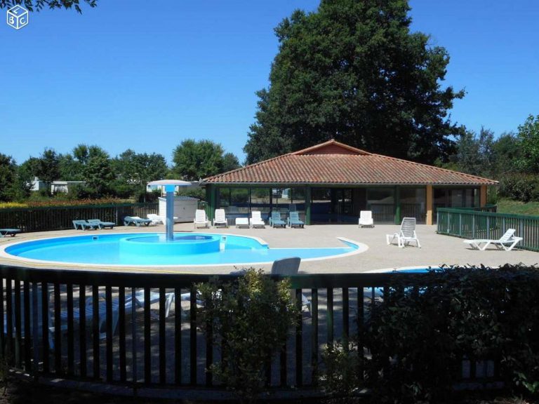 Camping Des Lacs in Pressignac zwembad 768x576