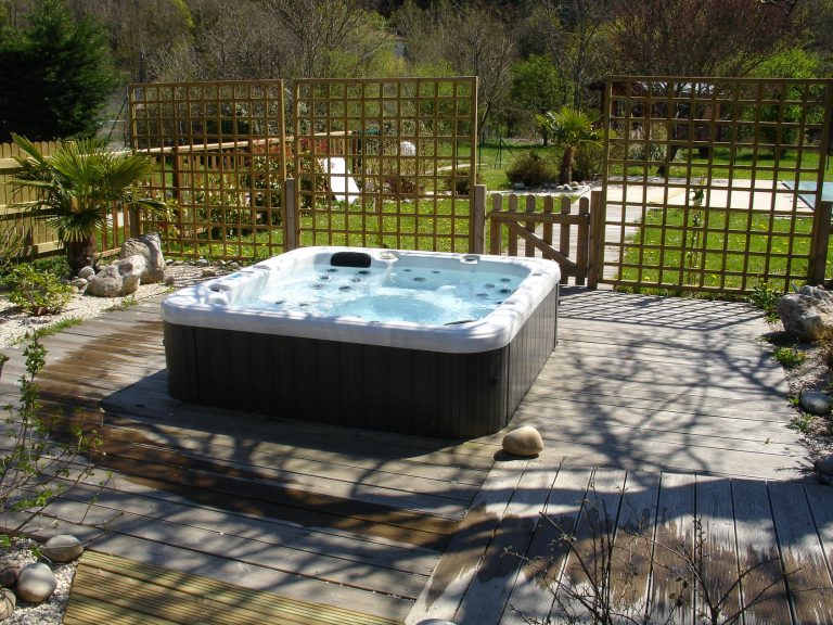 Camping Domaine Provençal spa 768x576