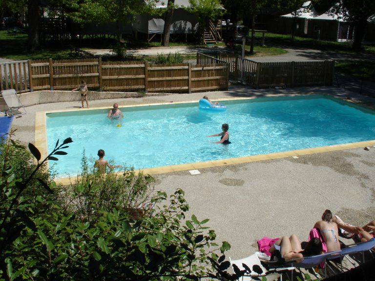 Camping Domaine Provençal zwembad 768x576