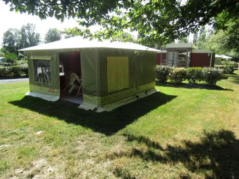 Camping Domaine de Bellevue bungalowtent huren 768x576