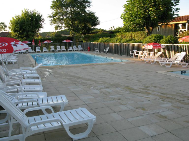 Camping La Bastide Villefranche du Périgord zwembad 768x576