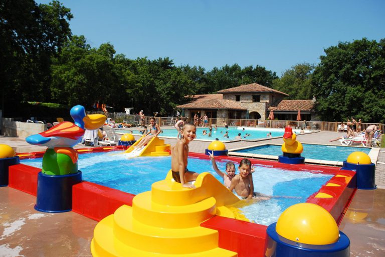 Camping Le Col d Ibardin kinderbad 768x514