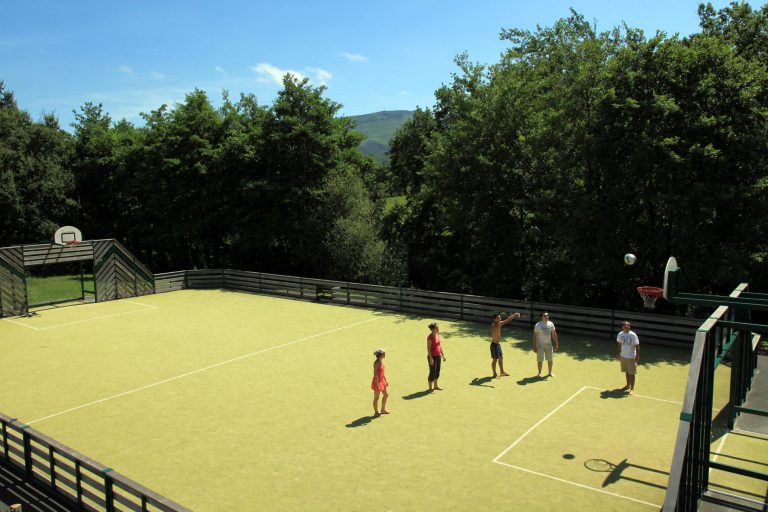Camping Le Col d Ibardin sportveld 768x512