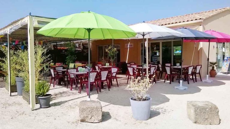 Camping Le Garrigon terras 768x431