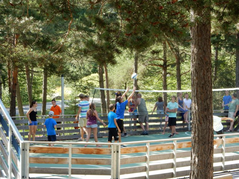 Camping Le Parc des Sérigons sportveld 768x576