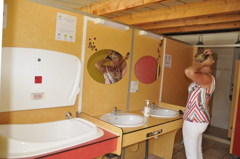 Camping Le Vaugrais sanitair 768x510