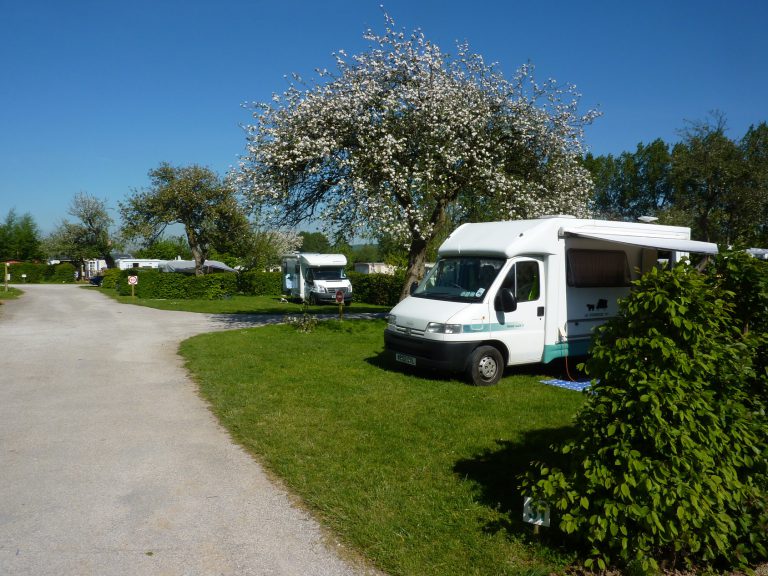 Camping Les Pommiers des Trois Pays staanplaats 768x576