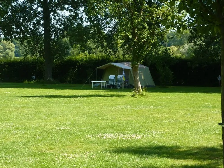 Camping Les Pommiers des Trois Pays staanplaatsen 768x576